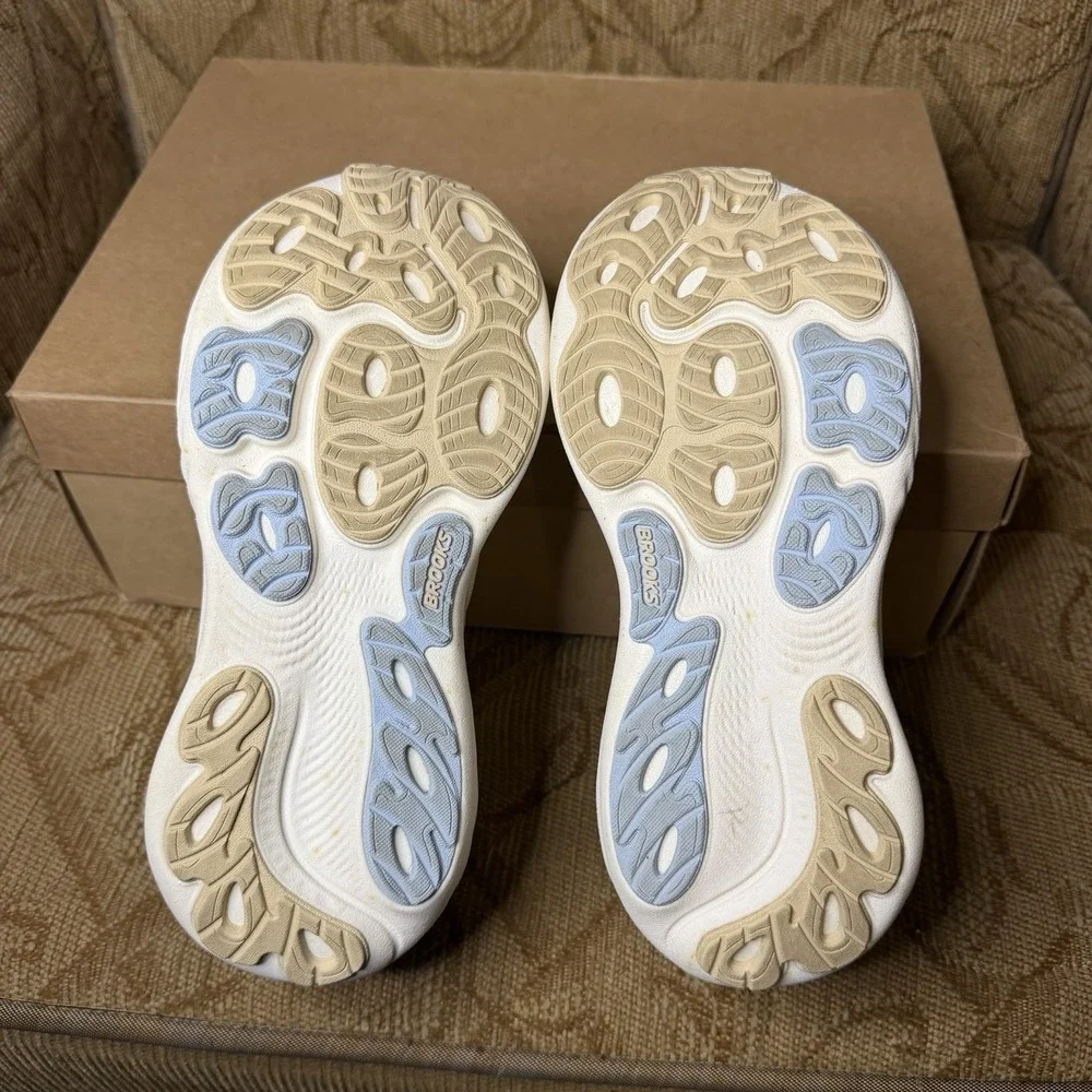 Brooks Adrenaline GTS 25 Sand Coconut 1204431B244 Women's 6.5 B Running Shoes